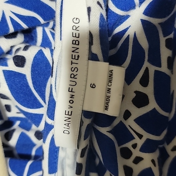 DIANE VON FURSTENBURG Size 6 New Della Dress, Lace Petals pattern, sarong sheath - Picture 6 of 10